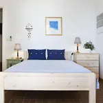 Noctiluca House أرغوستولي
